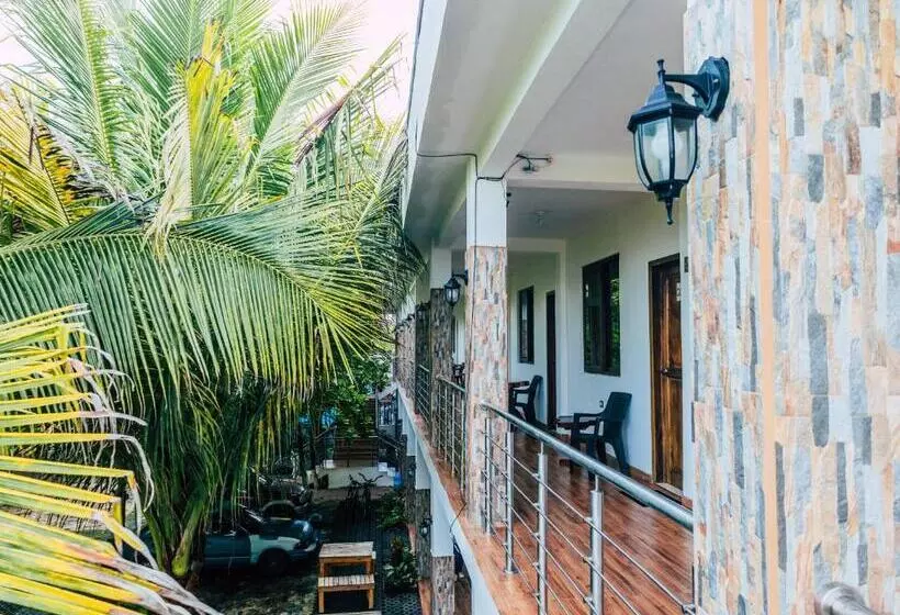 هتل Y Restaurante 7 Mares