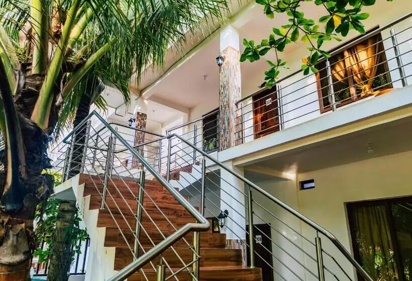 هتل Y Restaurante 7 Mares