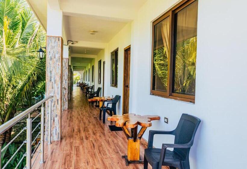 هتل Y Restaurante 7 Mares