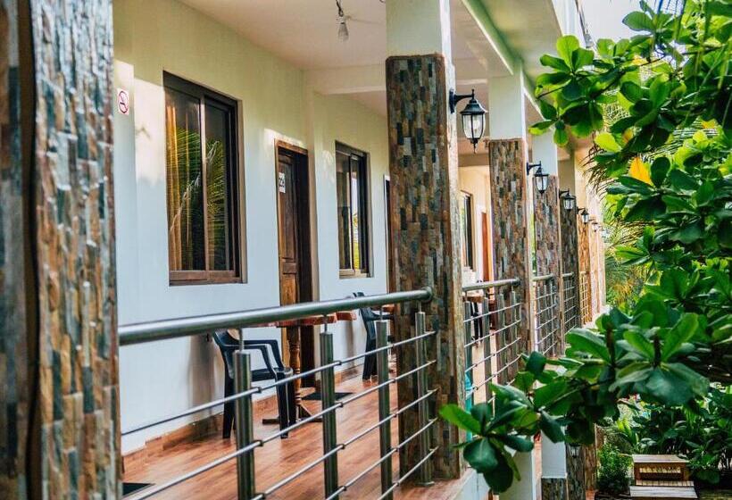 هتل Y Restaurante 7 Mares