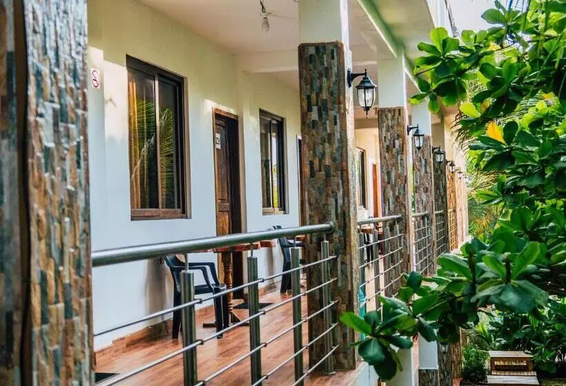 هتل Y Restaurante 7 Mares