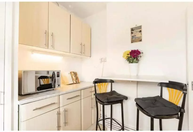 پانسیون Central London Flat Share
