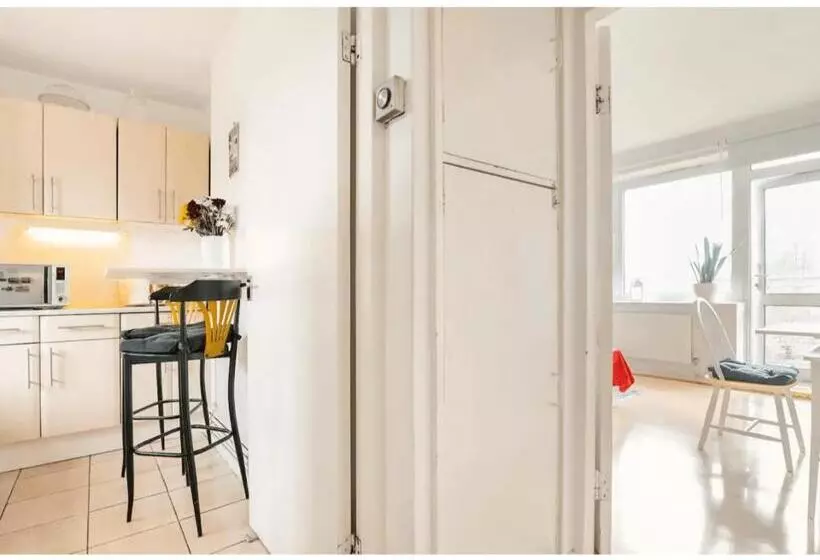 پانسیون Central London Flat Share