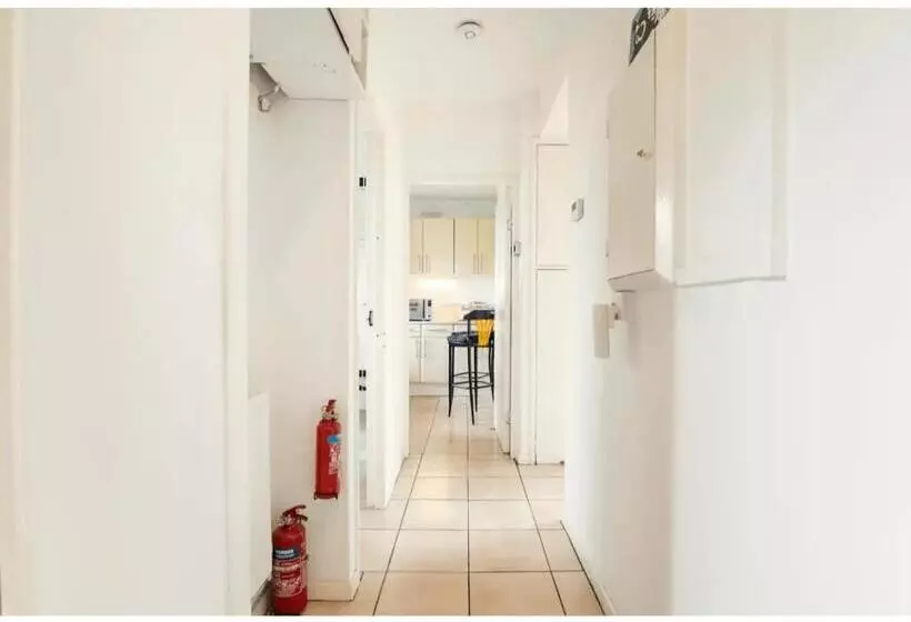 پانسیون Central London Flat Share