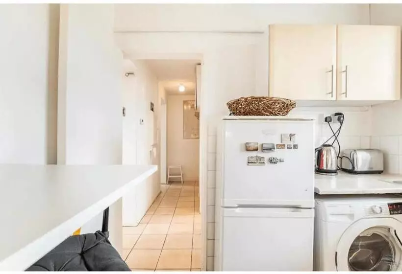 پانسیون Central London Flat Share