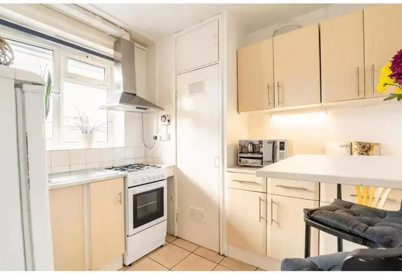 پانسیون Central London Flat Share