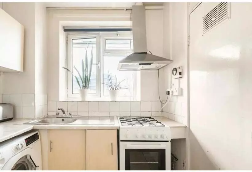 پانسیون Central London Flat Share