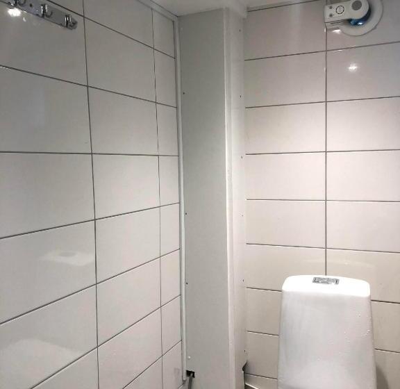 Пансион Peaceful And Friendly Semi Basement With 3 Bedrooms