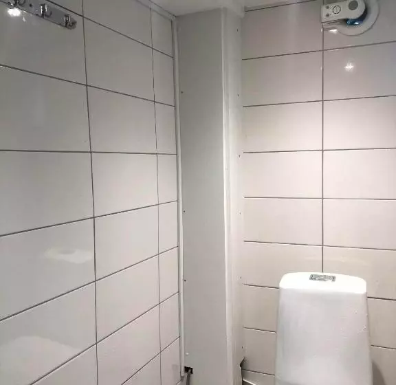 ペンション Peaceful And Friendly Semi Basement With 3 Bedrooms