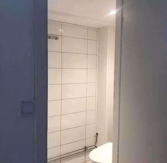 ペンション Peaceful And Friendly Semi Basement With 3 Bedrooms