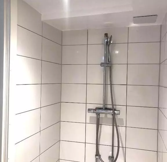 ペンション Peaceful And Friendly Semi Basement With 3 Bedrooms