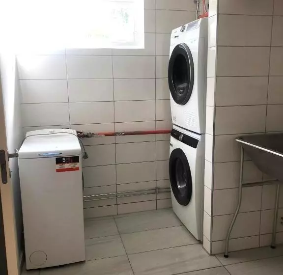 ペンション Peaceful And Friendly Semi Basement With 3 Bedrooms