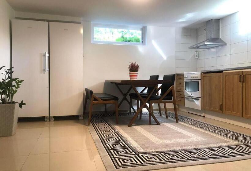 Пансион Peaceful And Friendly Semi Basement With 3 Bedrooms