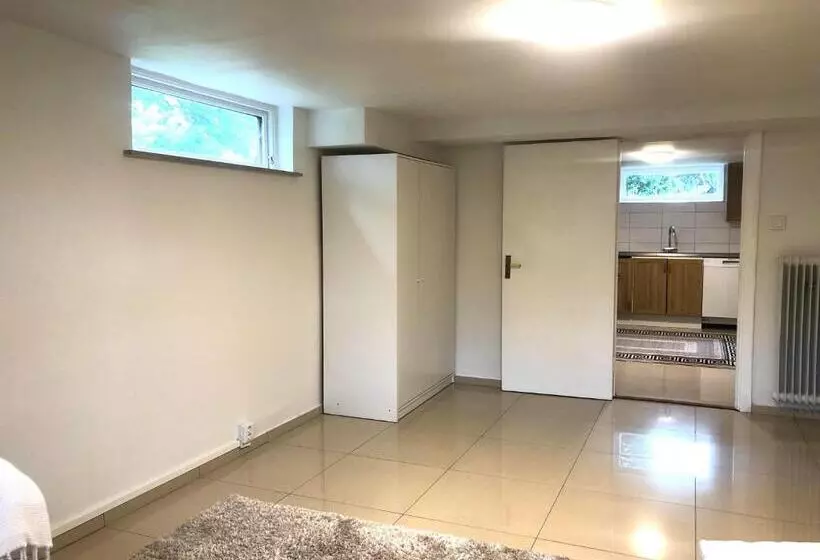 ペンション Peaceful And Friendly Semi Basement With 3 Bedrooms