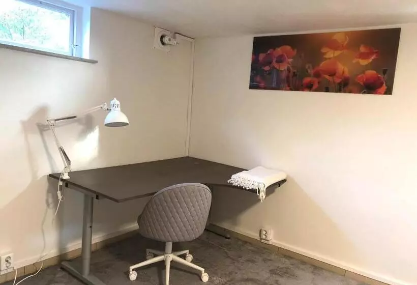 ペンション Peaceful And Friendly Semi Basement With 3 Bedrooms