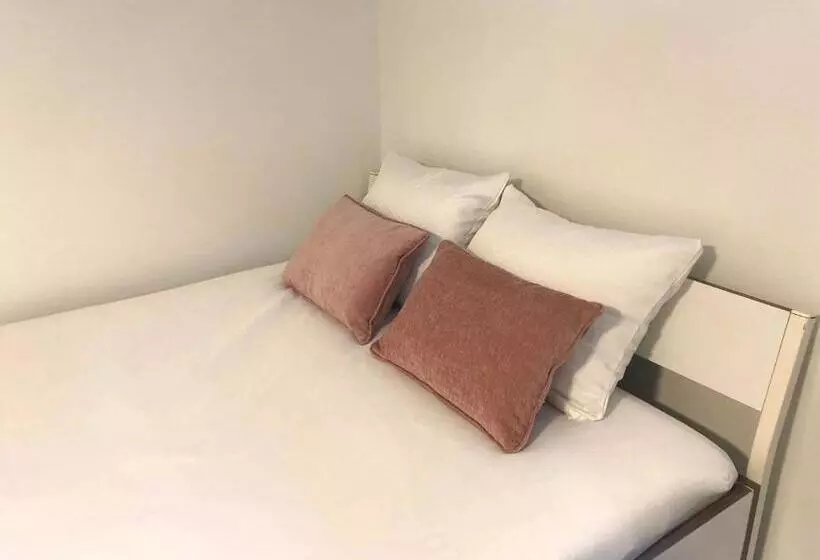 ペンション Peaceful And Friendly Semi Basement With 3 Bedrooms