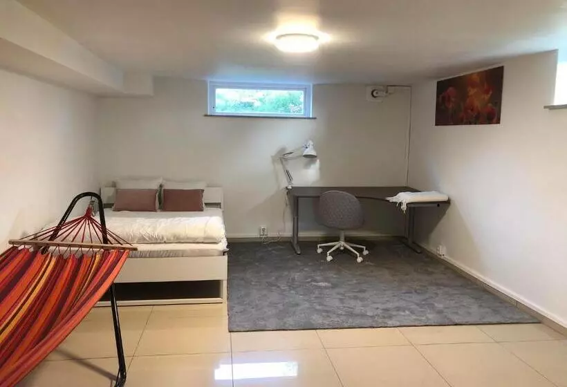 ペンション Peaceful And Friendly Semi Basement With 3 Bedrooms