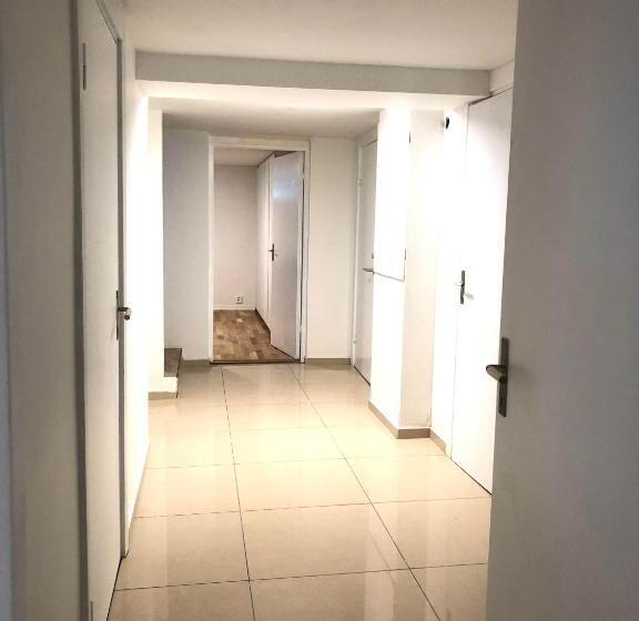 Пансион Peaceful And Friendly Semi Basement With 3 Bedrooms