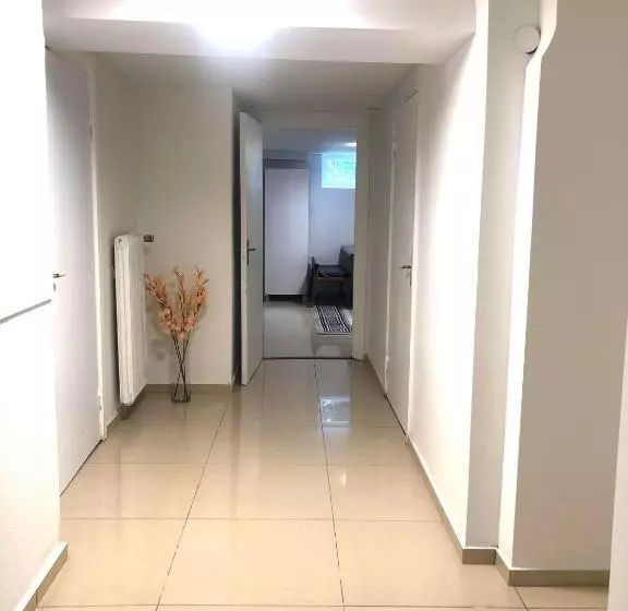 ペンション Peaceful And Friendly Semi Basement With 3 Bedrooms
