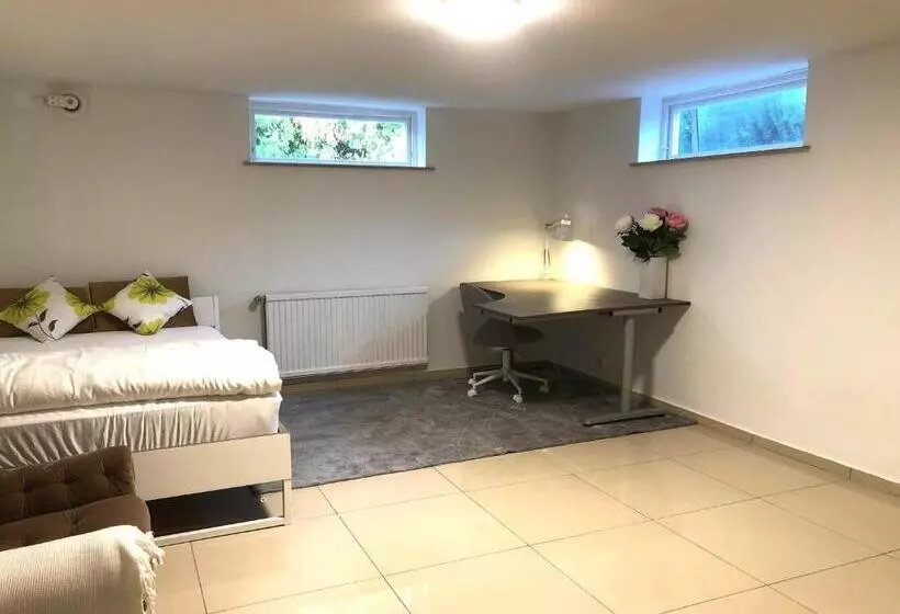 ペンション Peaceful And Friendly Semi Basement With 3 Bedrooms