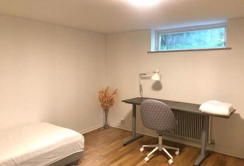 Пансион Peaceful And Friendly Semi Basement With 3 Bedrooms