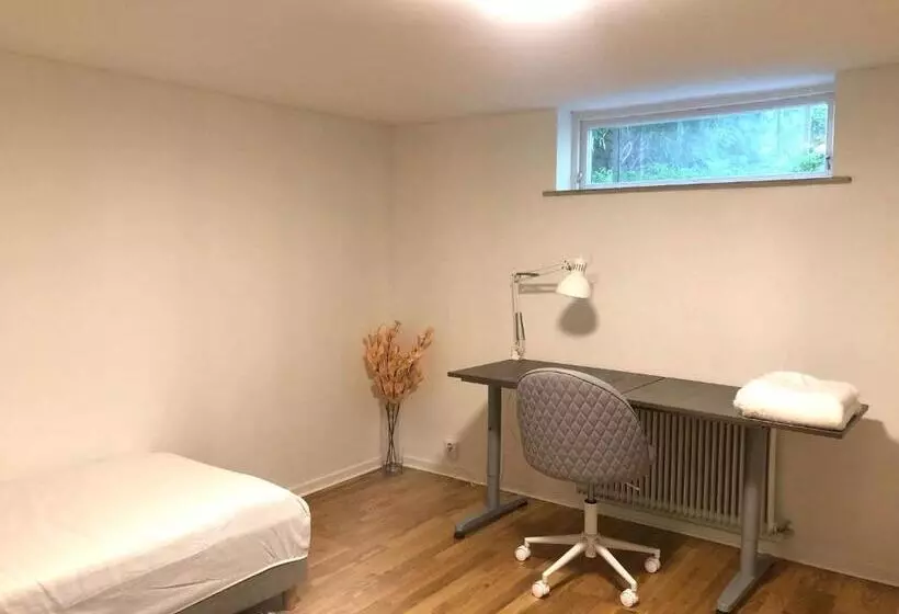 ペンション Peaceful And Friendly Semi Basement With 3 Bedrooms