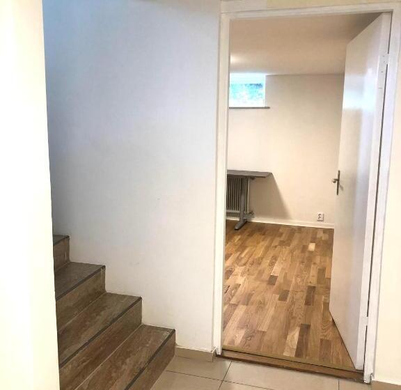 Пансион Peaceful And Friendly Semi Basement With 3 Bedrooms