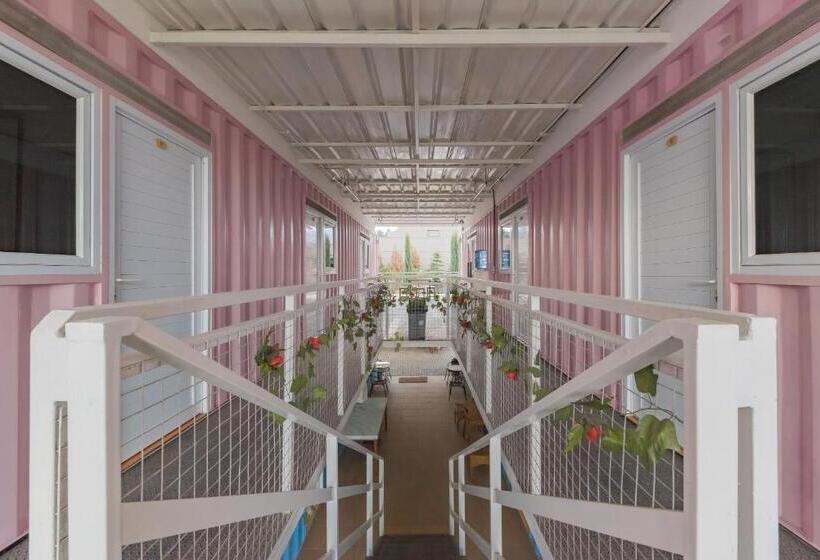 Otel Reddoorz Near Universitas Advent Indonesia