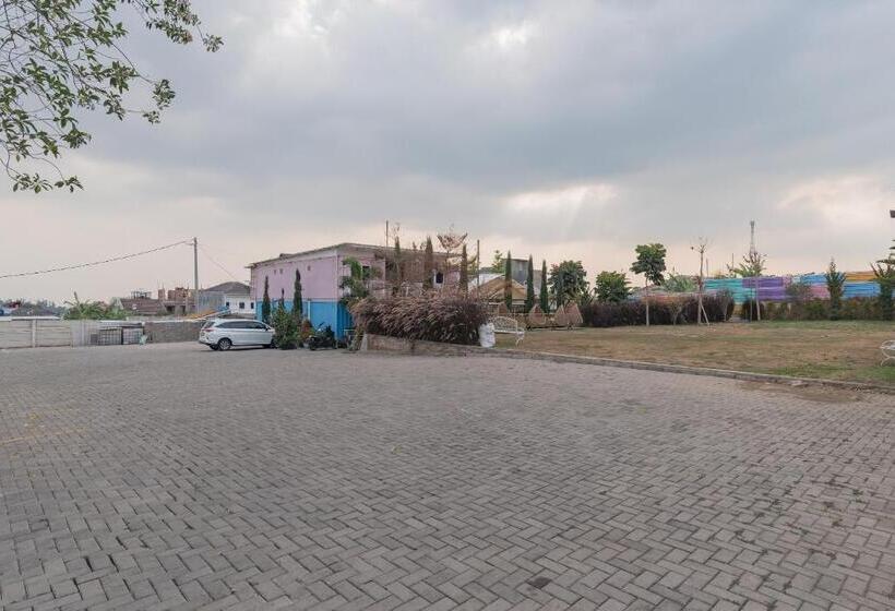 Otel Reddoorz Near Universitas Advent Indonesia