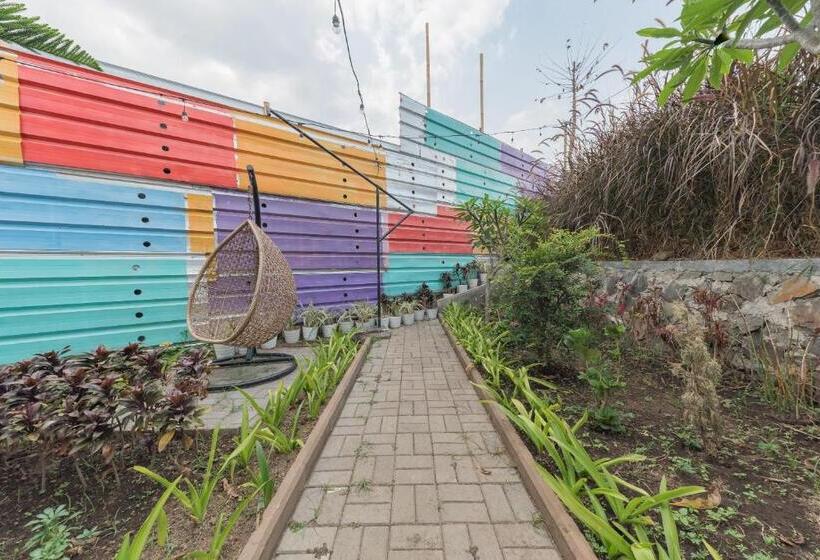 Otel Reddoorz Near Universitas Advent Indonesia