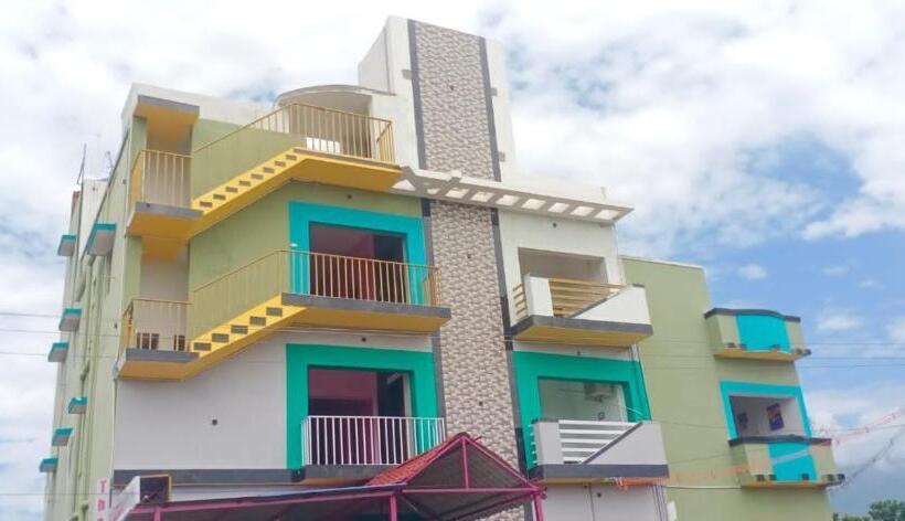 فندق Thanmayas Residency