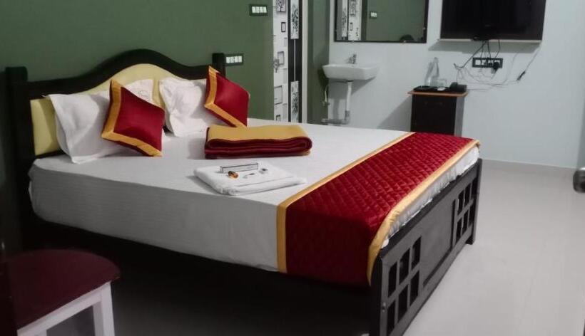 فندق Thanmayas Residency