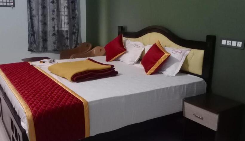 فندق Thanmayas Residency