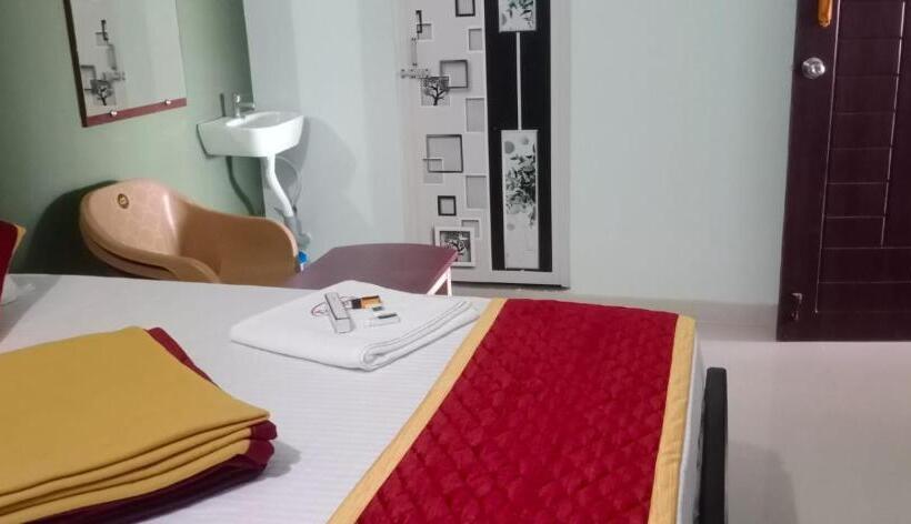 فندق Thanmayas Residency