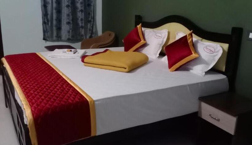 فندق Thanmayas Residency