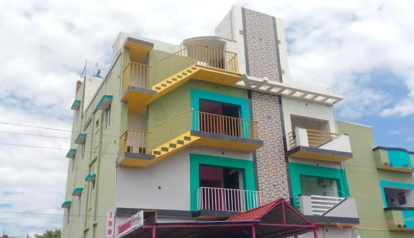 فندق Thanmayas Residency