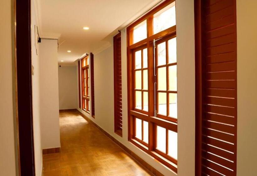 בית מלון כפרי Zen London House   400 Meters From Mg Market