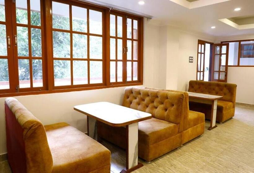 בית מלון כפרי Zen London House   400 Meters From Mg Market