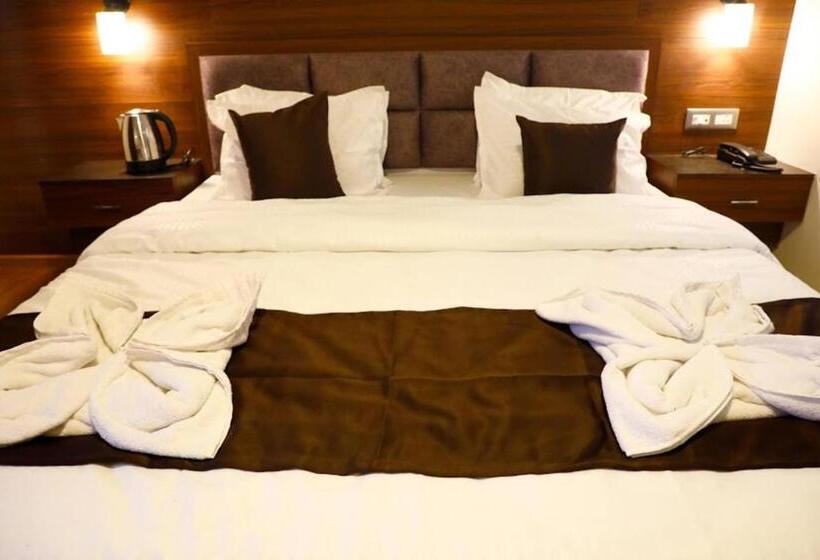 בית מלון כפרי Zen London House   400 Meters From Mg Market