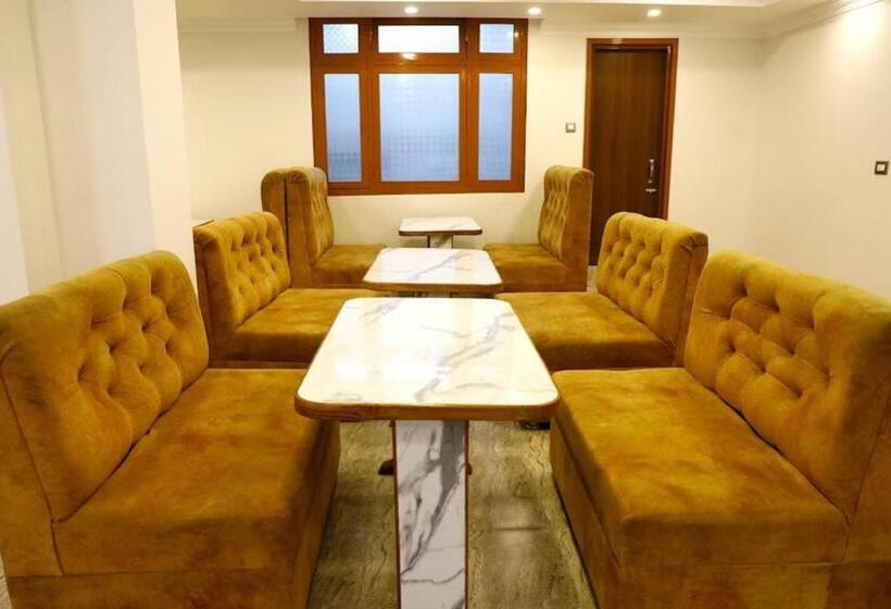 בית מלון כפרי Zen London House   400 Meters From Mg Market