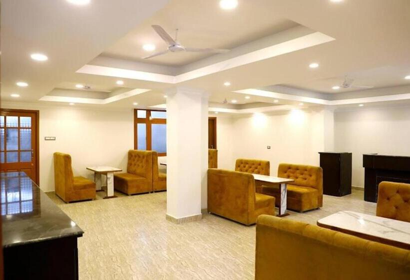 בית מלון כפרי Zen London House   400 Meters From Mg Market