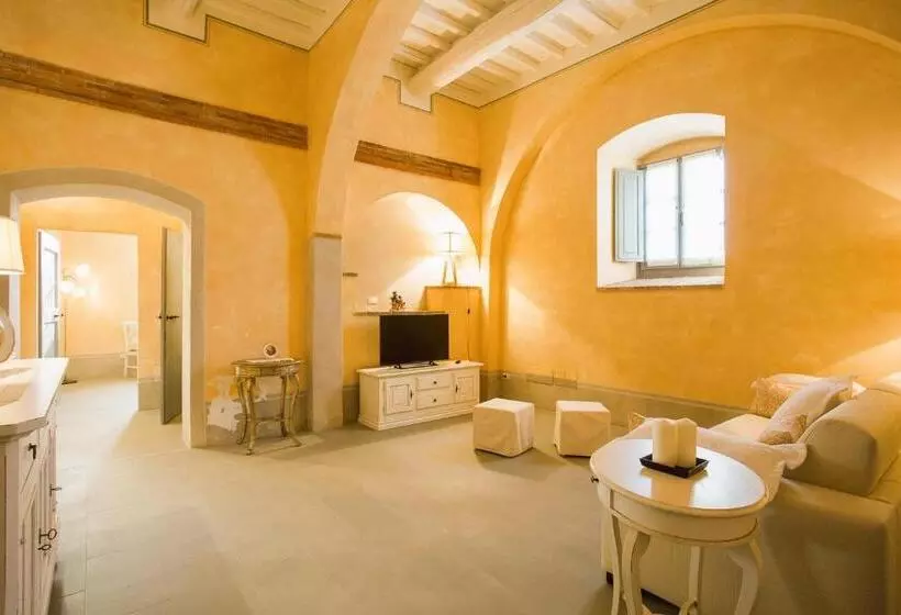 Isa Farmhouse With Swimming Pool Just 20 Minutes From Arezzo, Apartments With Panoramic Views