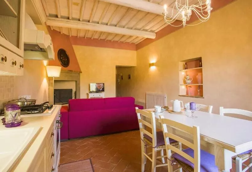 Isa Farmhouse With Swimming Pool Just 20 Minutes From Arezzo, Apartments With Panoramic Views