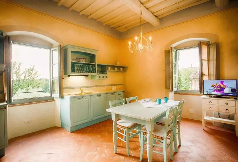 Isa Farmhouse With Swimming Pool Just 20 Minutes From Arezzo, Apartments With Panoramic Views