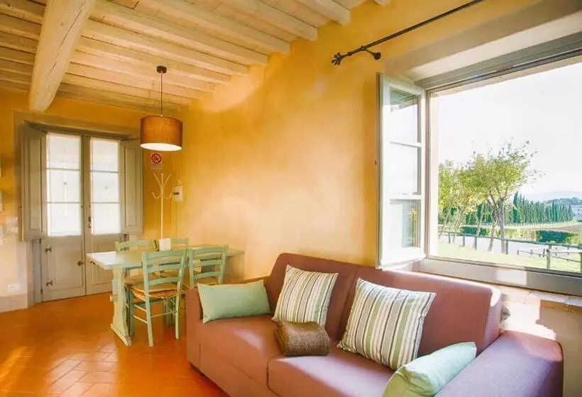Isa Farmhouse With Swimming Pool Just 20 Minutes From Arezzo, Apartments With Panoramic Views