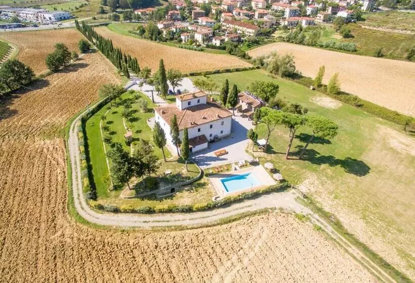 Isa Farmhouse With Swimming Pool Just 20 Minutes From Arezzo, Apartments With Panoramic Views