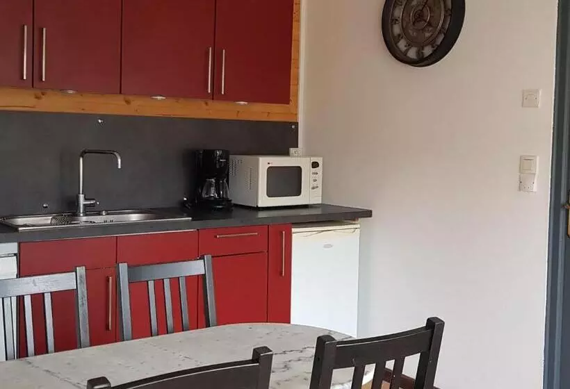 ペンション Maison D Hôtes Tranquille Près Du Mans Avec Piscine, Jardin, Parking Sécurisé, Et équipements Comple