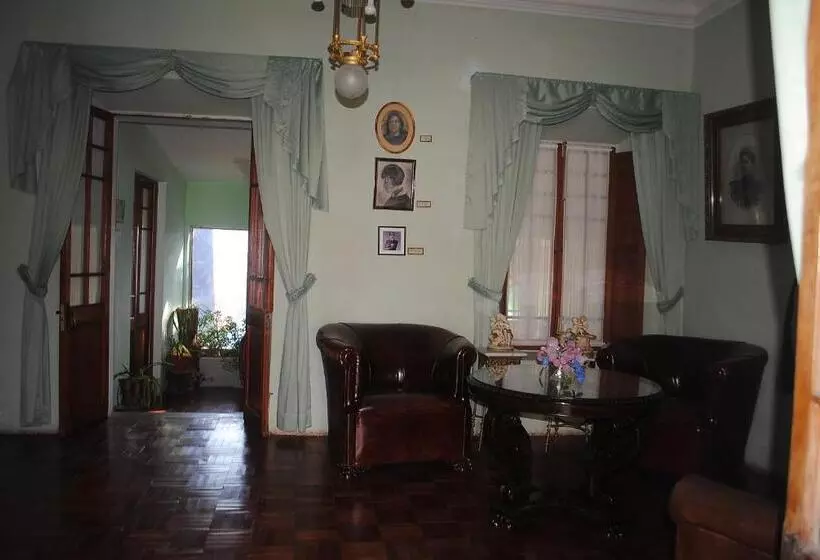پانسیون Hostal La Chacarilla