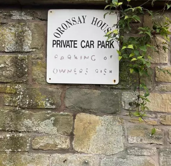 پانسیون Oronsay Guest House