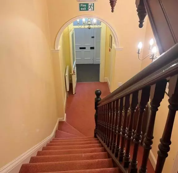 پانسیون Oronsay Guest House